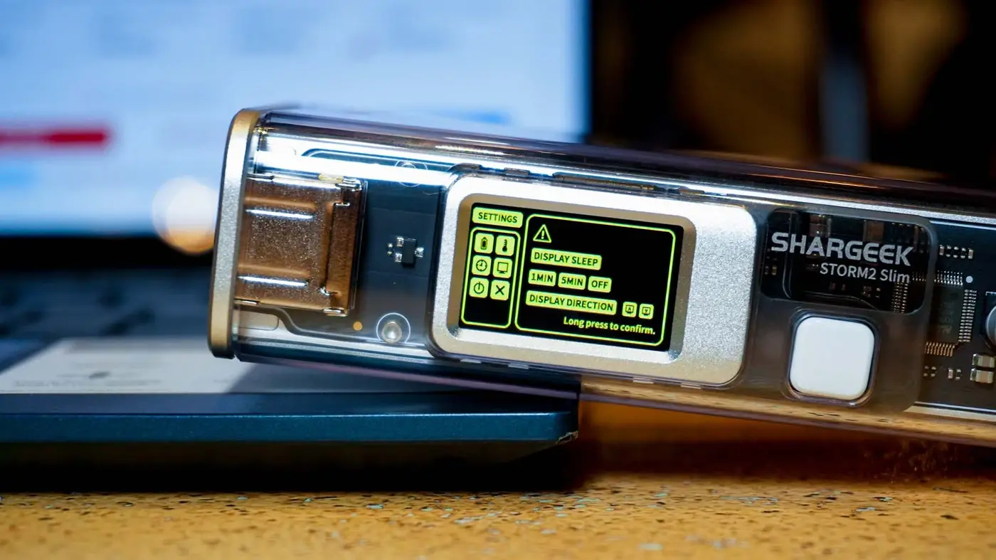 trên tay pin sạc dự phòng shargeek storm 2 slim - mỏng nhưng vẫn “khỏe”, thay thế được cell pin