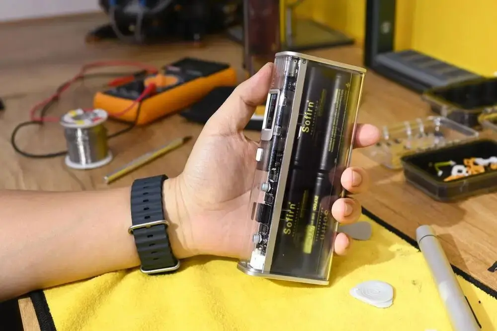 chia sẻ quá trình thay màu pin cho storm 2 slim