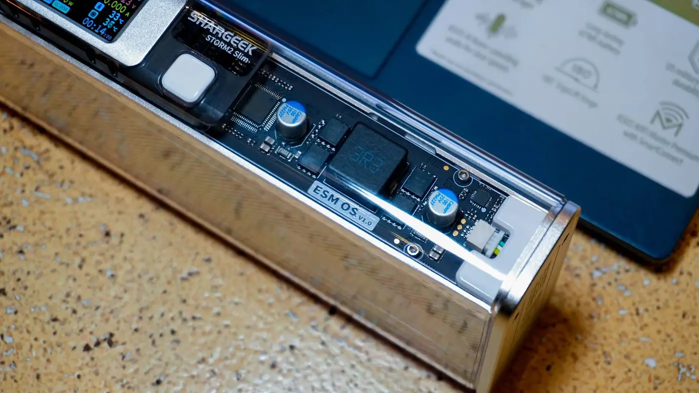 trên tay pin sạc dự phòng shargeek storm 2 slim - mỏng nhưng vẫn “khỏe”, thay thế được cell pin