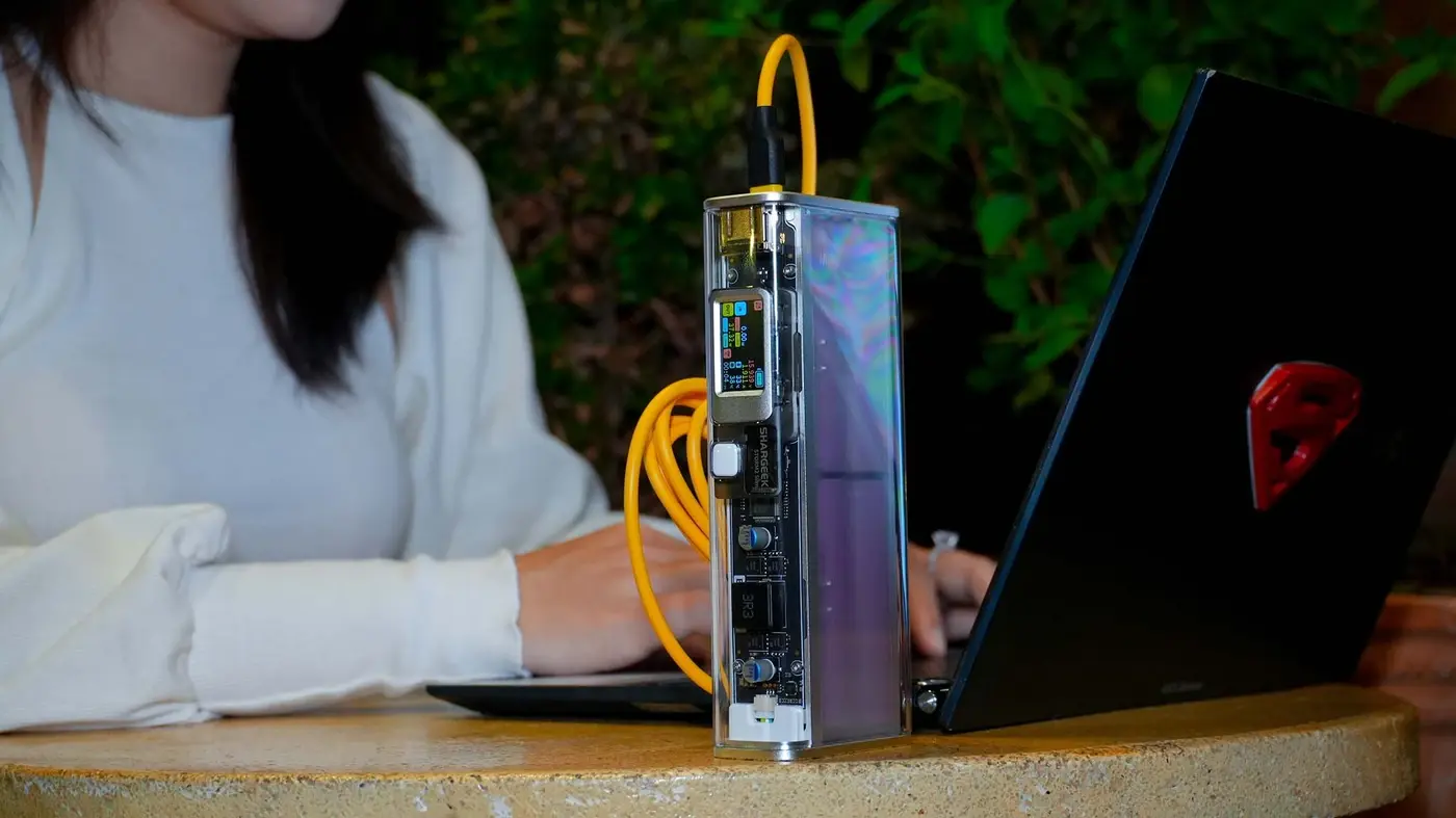 trên tay pin sạc dự phòng shargeek storm 2 slim - mỏng nhưng vẫn “khỏe”, thay thế được cell pin