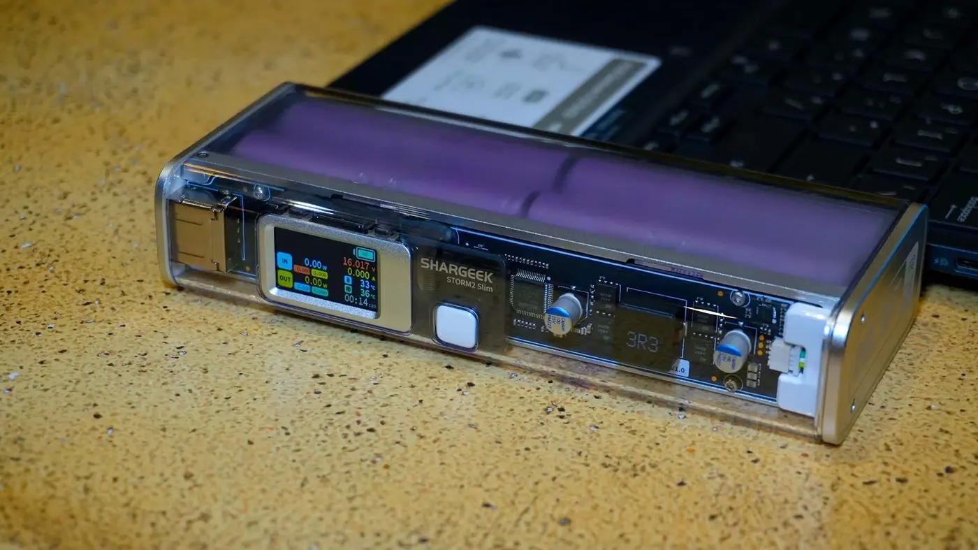trên tay pin sạc dự phòng shargeek storm 2 slim - mỏng nhưng vẫn “khỏe”, thay thế được cell pin