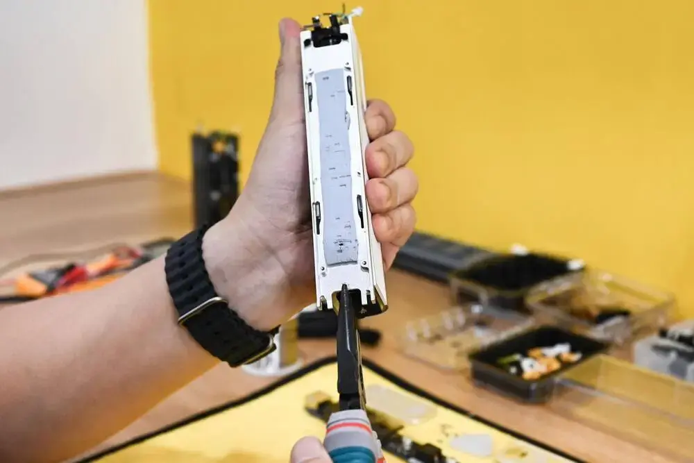 chia sẻ quá trình thay màu pin cho storm 2 slim