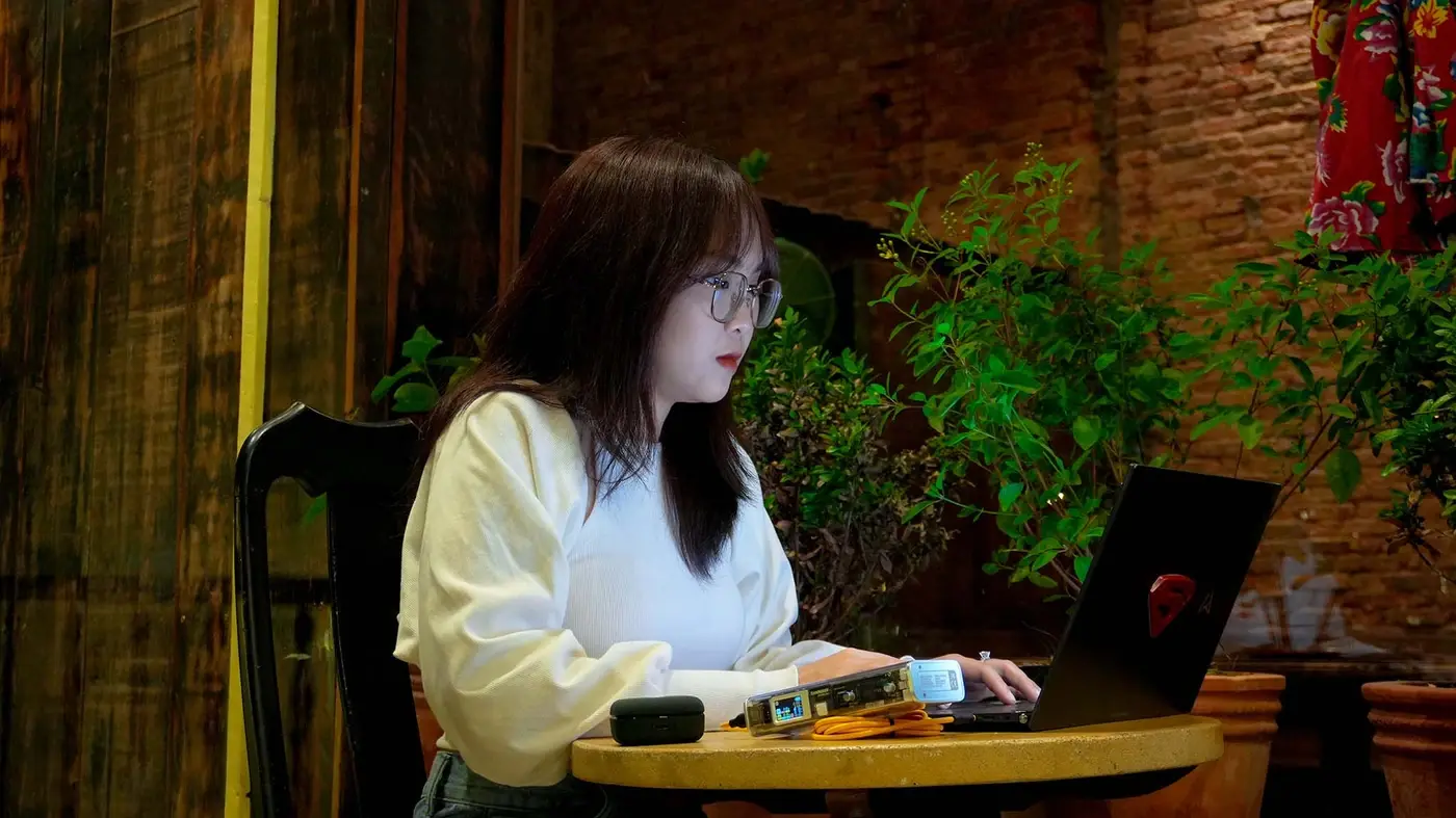 trên tay pin sạc dự phòng shargeek storm 2 slim - mỏng nhưng vẫn “khỏe”, thay thế được cell pin