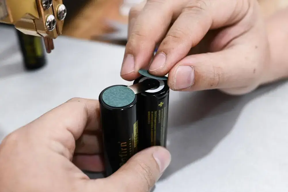 chia sẻ quá trình thay màu pin cho storm 2 slim