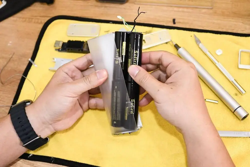 chia sẻ quá trình thay màu pin cho storm 2 slim