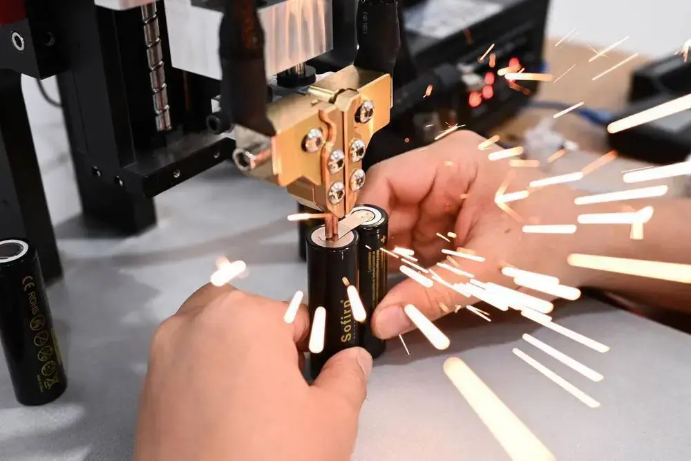 chia sẻ quá trình thay màu pin cho storm 2 slim