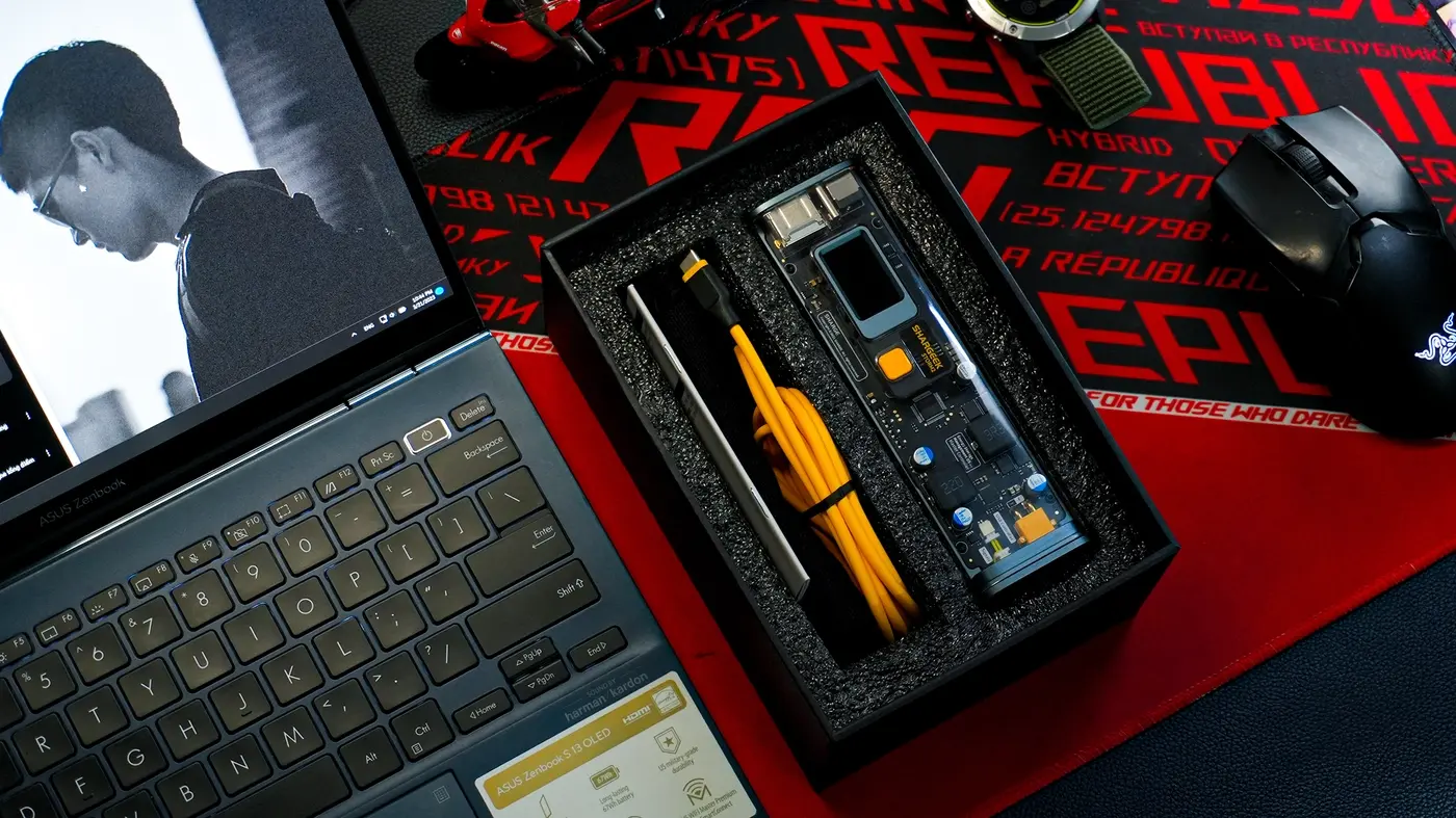 tren-tay-pin-sac-du-phong-shargeek-storm-2-1