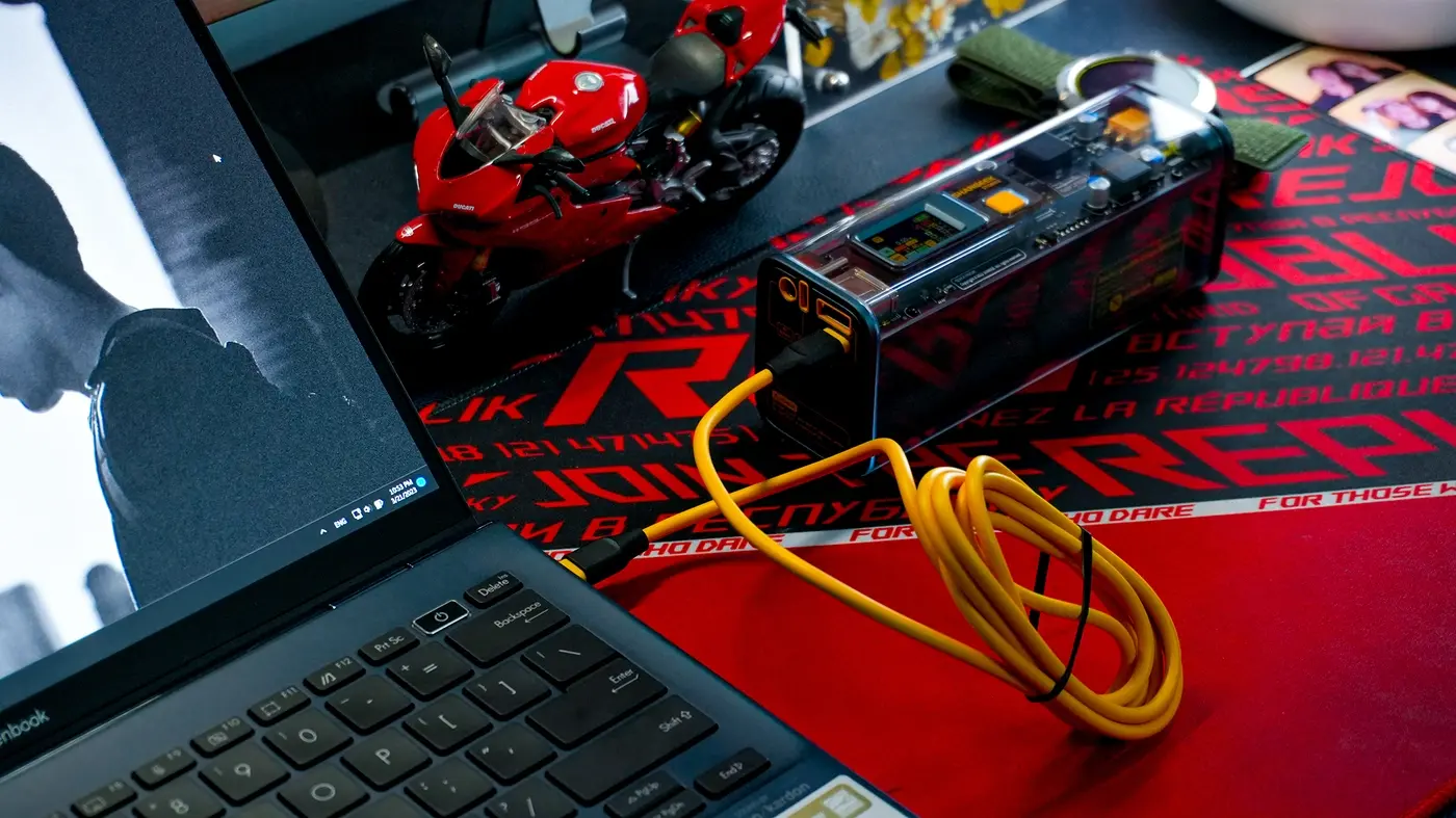 tren-tay-pin-sac-du-phong-shargeek-storm-2-11