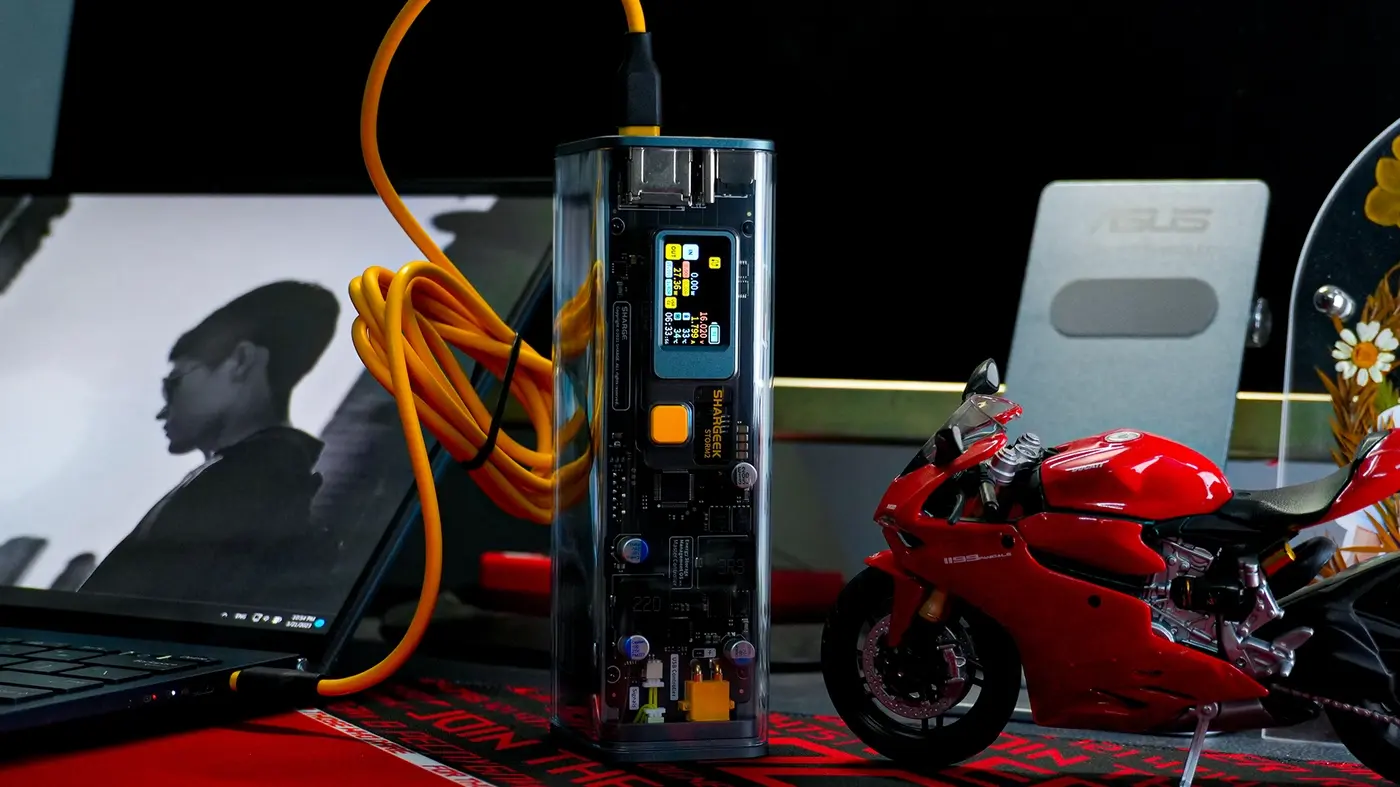 tren-tay-pin-sac-du-phong-shargeek-storm-2-12