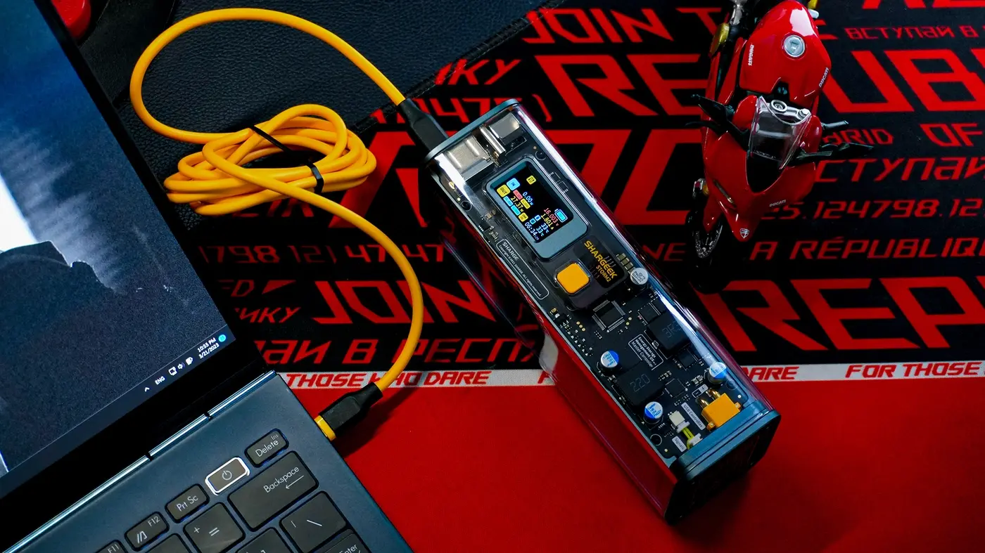 tren-tay-pin-sac-du-phong-shargeek-storm-2-13