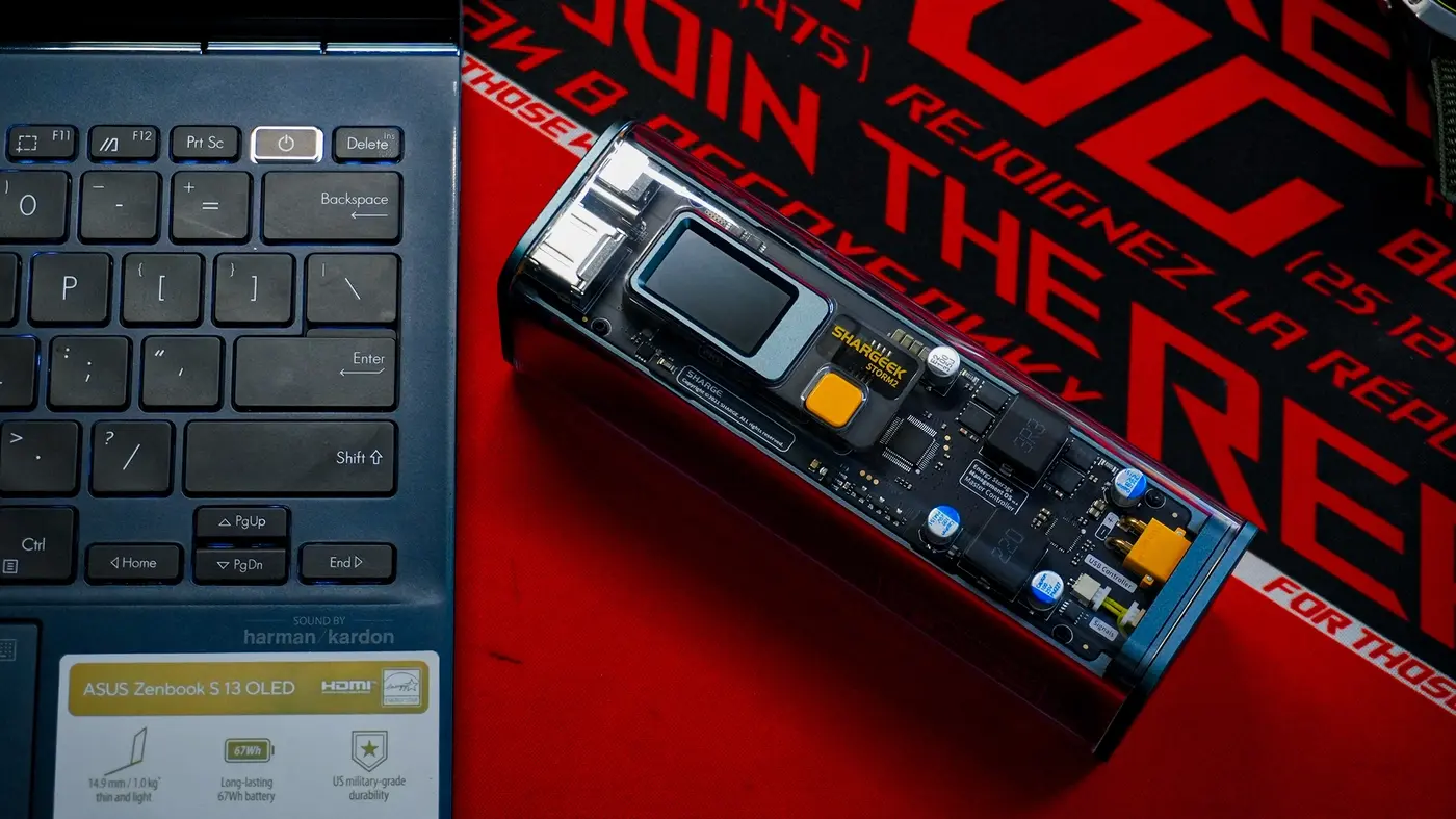 tren-tay-pin-sac-du-phong-shargeek-storm-2-3