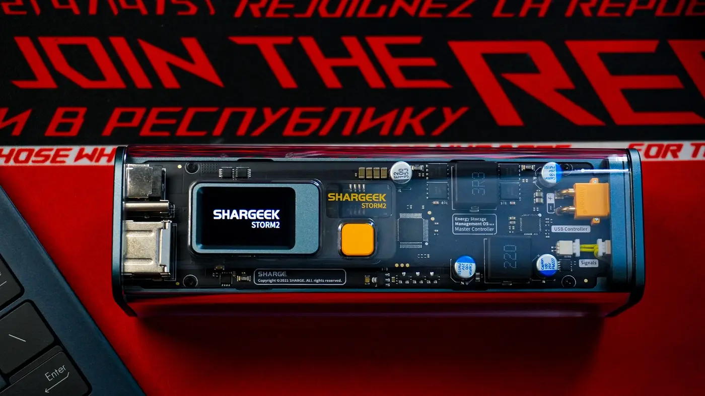 tren-tay-pin-sac-du-phong-shargeek-storm-2-4