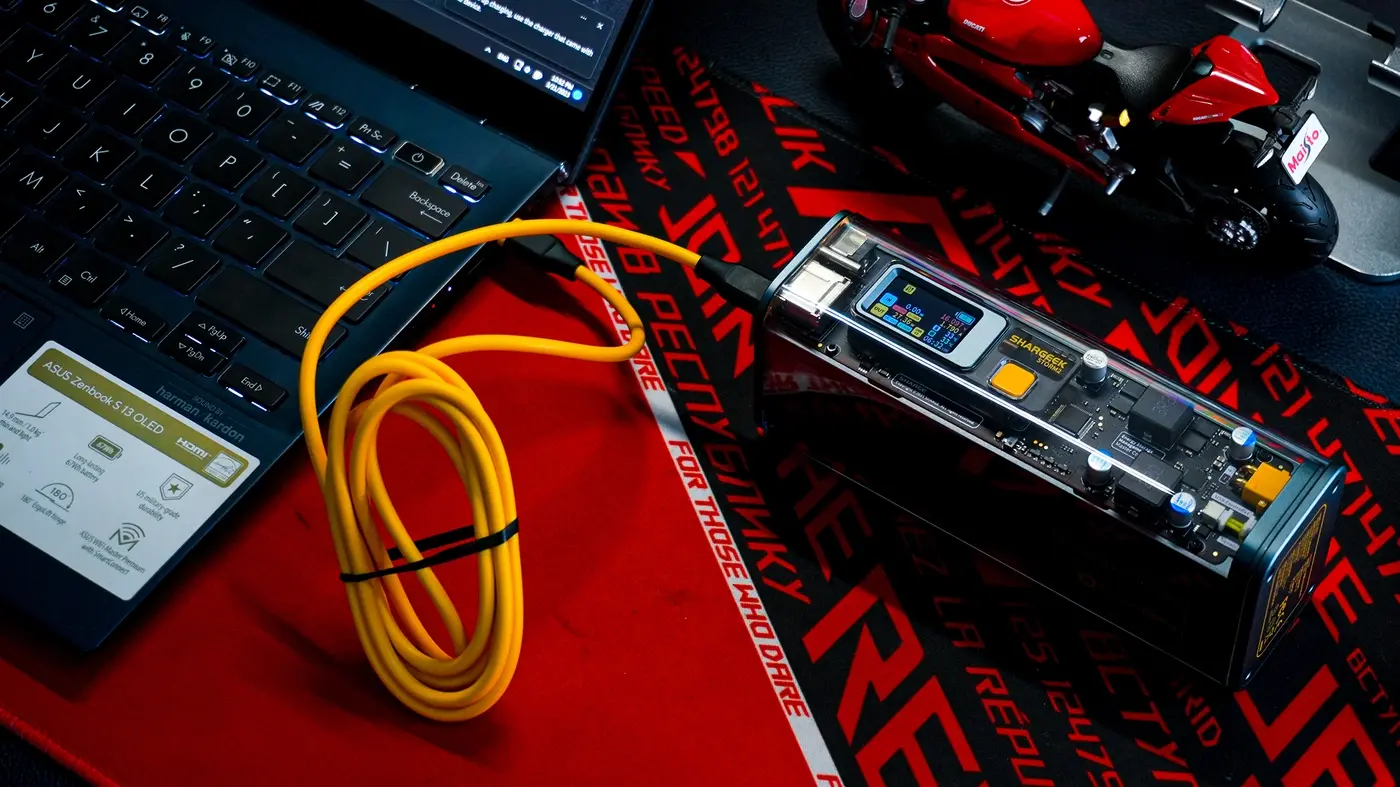 tren-tay-pin-sac-du-phong-shargeek-storm-2-9