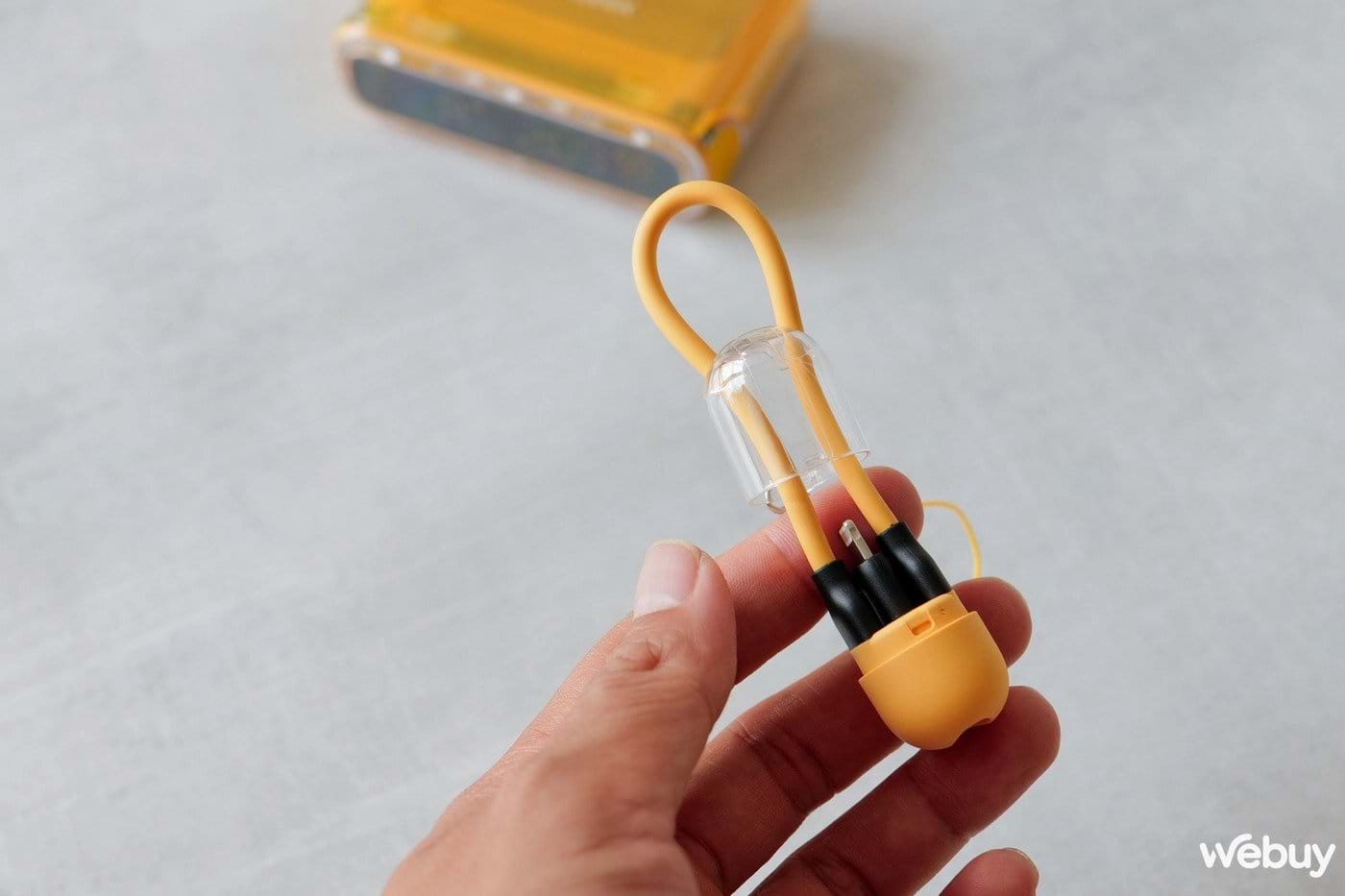 pin dự phòng 10.000mah thiết kế 2 trong 1, sạc được cả macbook