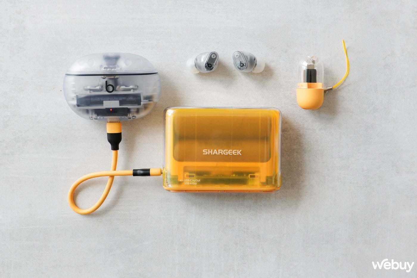 pin dự phòng 10.000mah thiết kế 2 trong 1, sạc được cả macbook