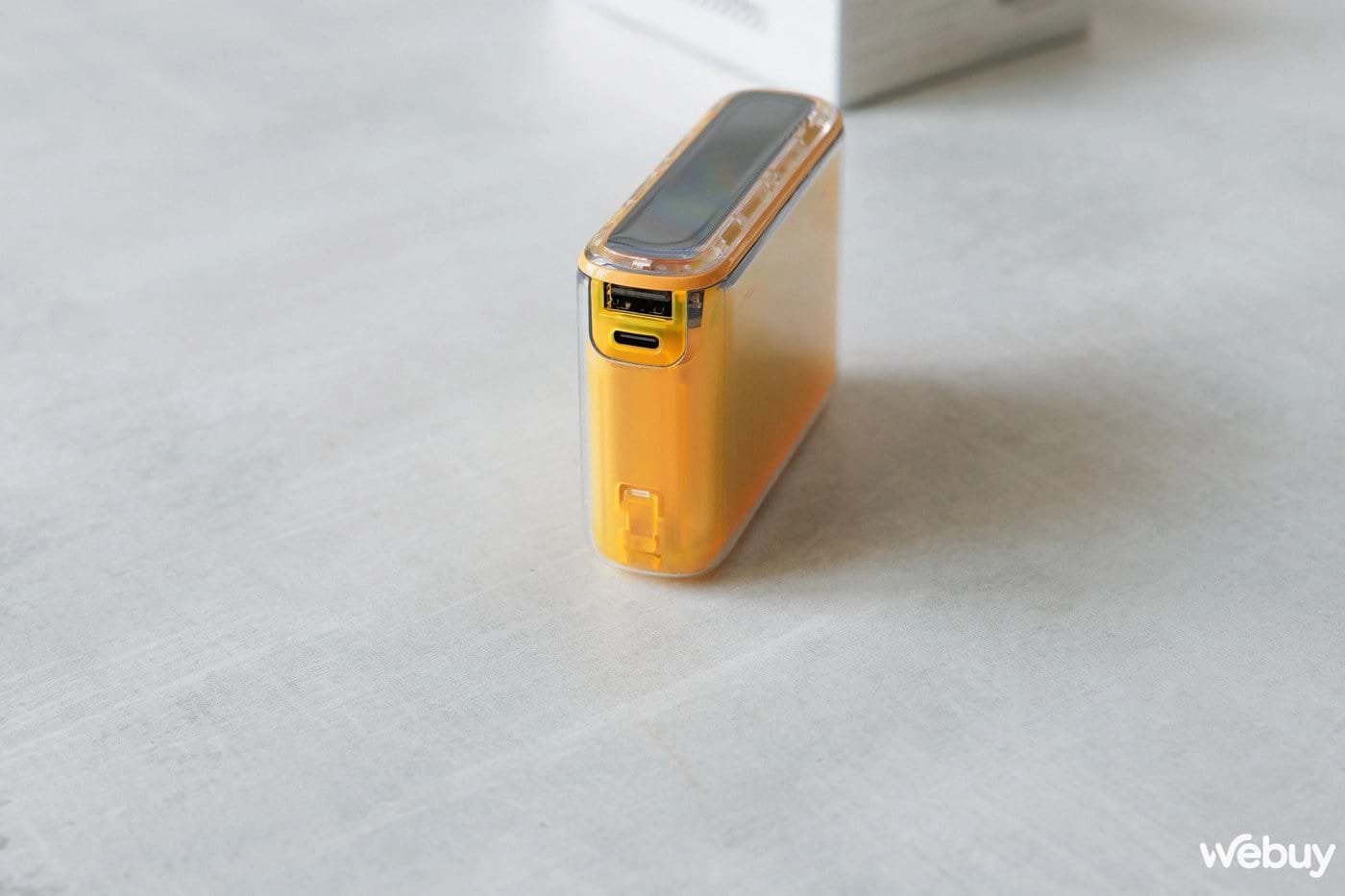 pin dự phòng 10.000mah thiết kế 2 trong 1, sạc được cả macbook