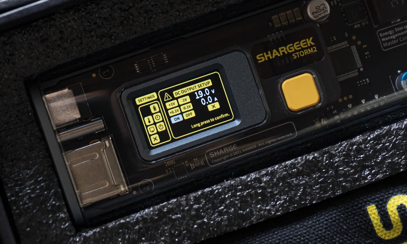 sạc dự phòng trong suốt giá 5,2 triệu đồng