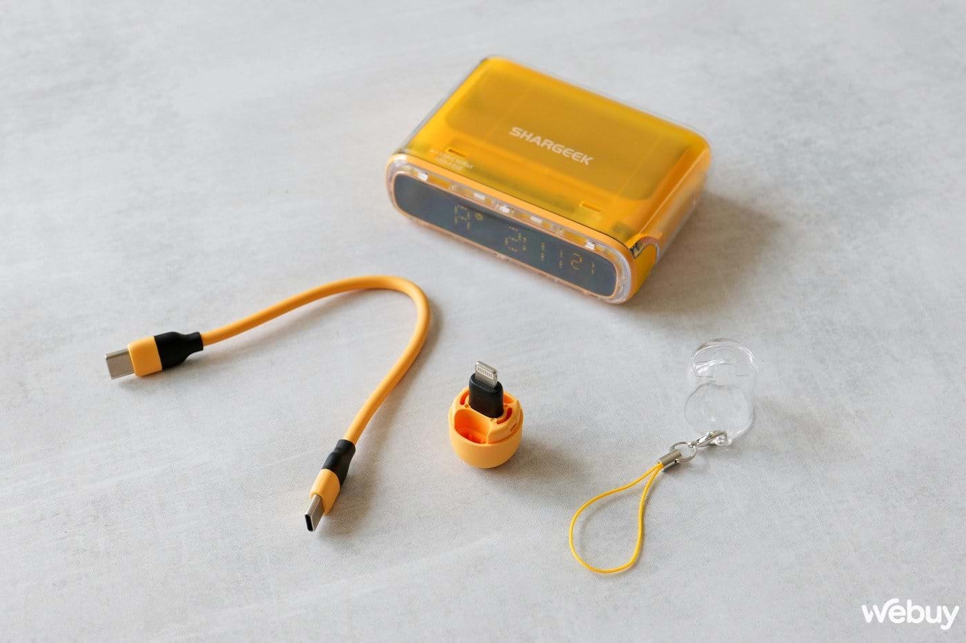 pin dự phòng 10.000mah thiết kế 2 trong 1, sạc được cả macbook