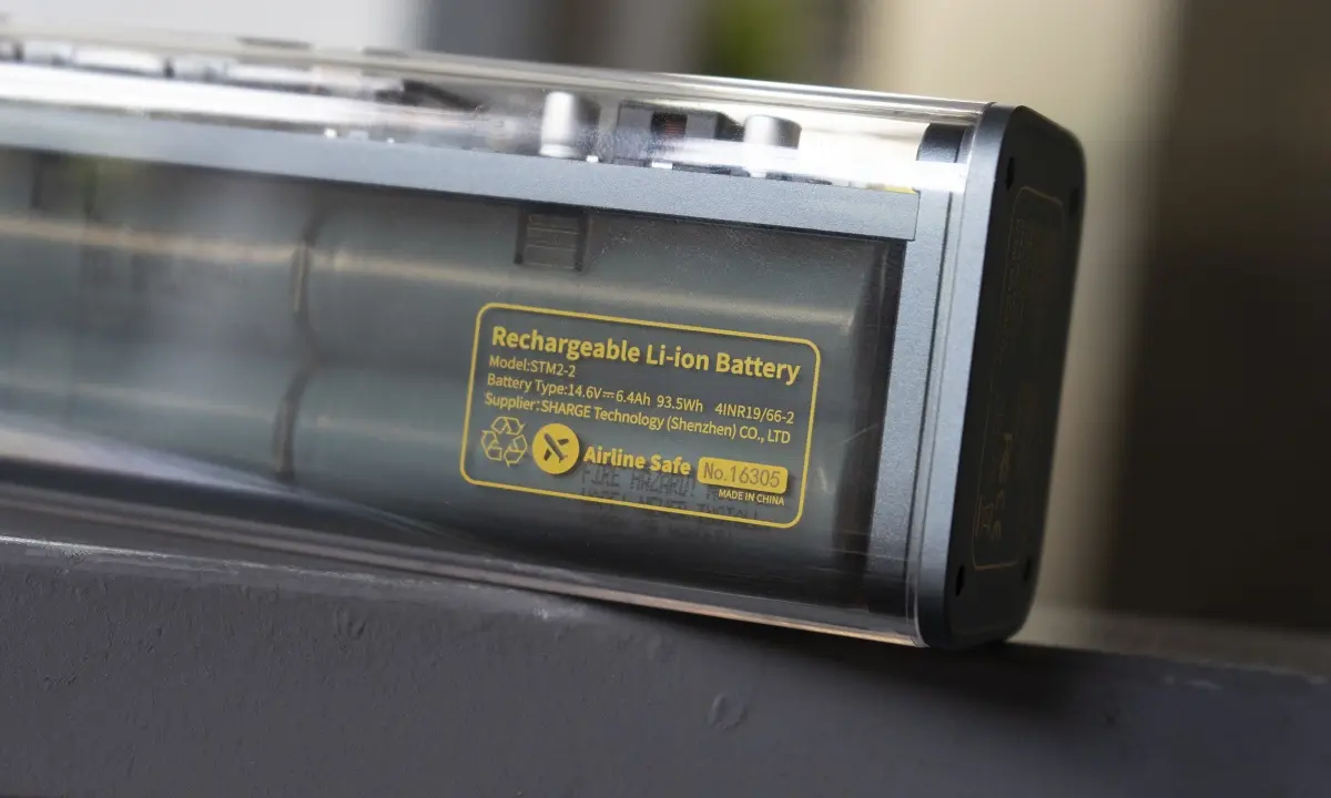 sạc dự phòng trong suốt giá 5,2 triệu đồng