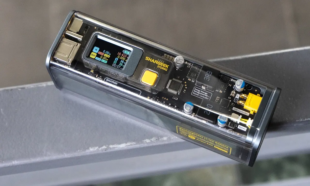 sạc dự phòng trong suốt giá 5,2 triệu đồng