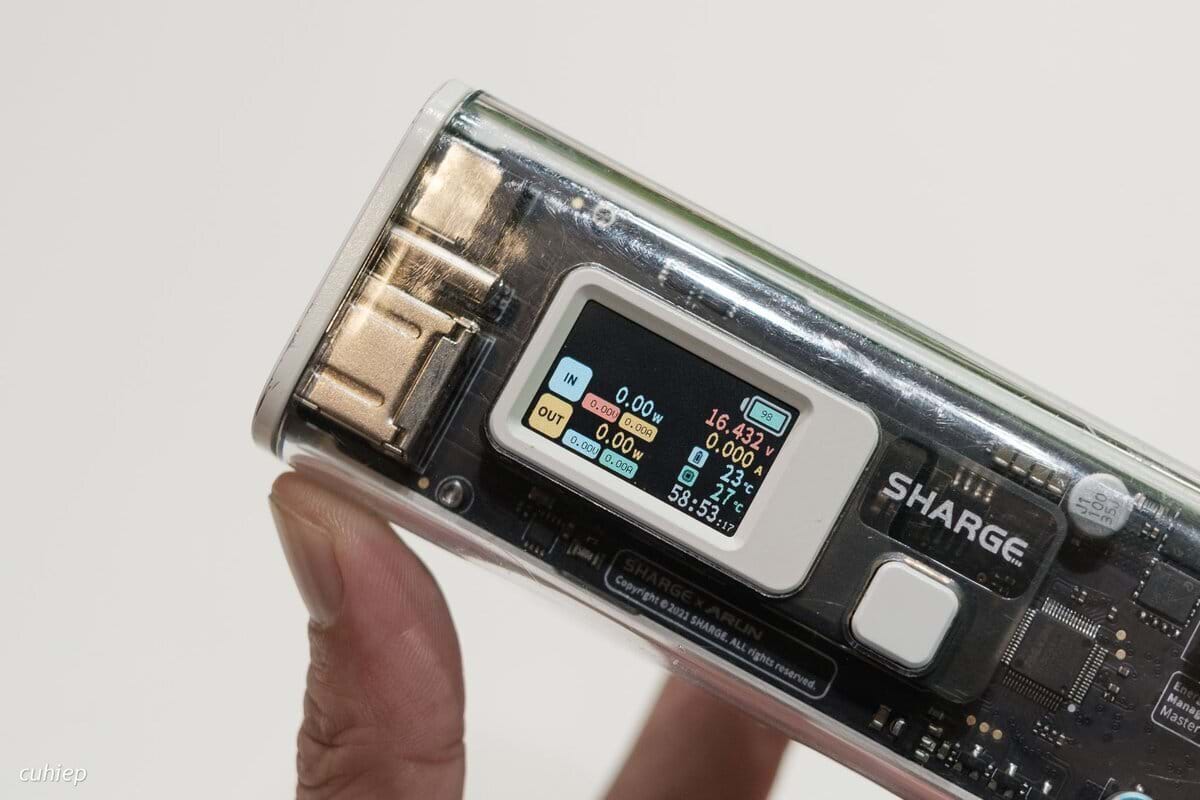 sharge trưng bày pin trong suốt và pin tích hợp quạt tản nhiệt tại triển lãm ifa23