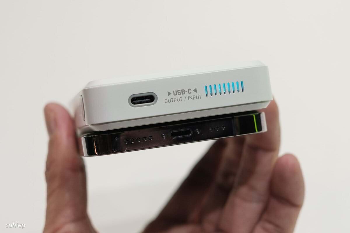 sharge trưng bày pin trong suốt và pin tích hợp quạt tản nhiệt tại triển lãm ifa23