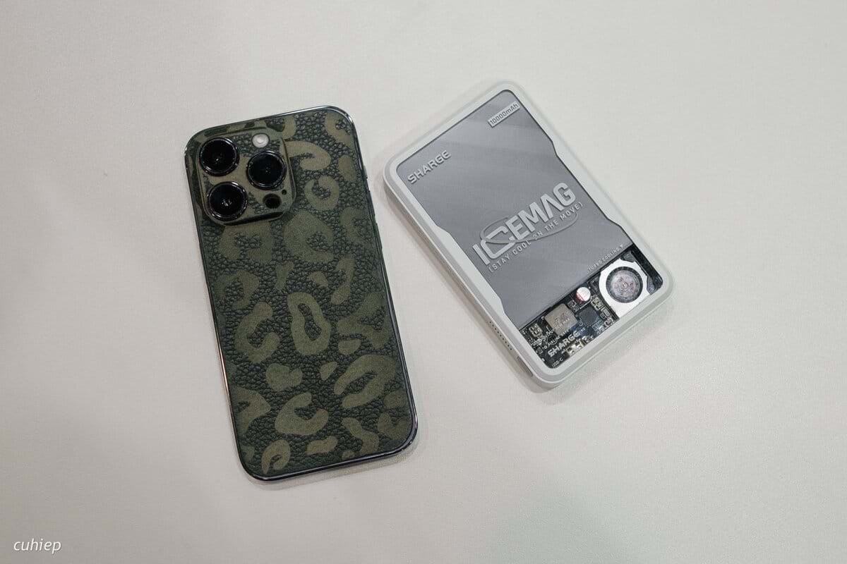 sharge trưng bày pin trong suốt và pin tích hợp quạt tản nhiệt tại triển lãm ifa23