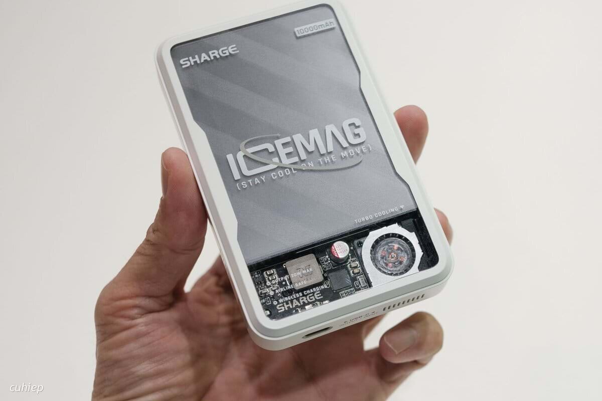 sharge trưng bày pin trong suốt và pin tích hợp quạt tản nhiệt tại triển lãm ifa23